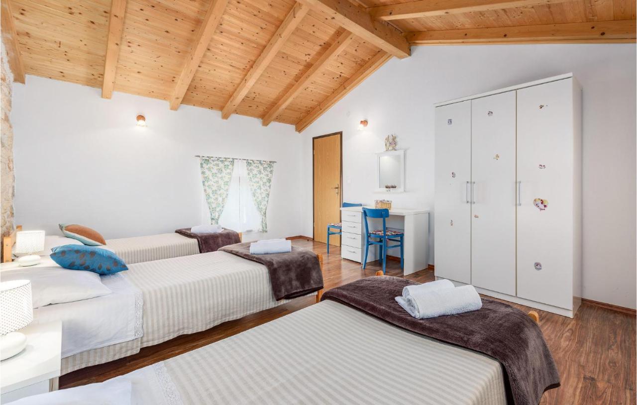 Cozy Home In Pamici With Kitchen Eksteriør bilde