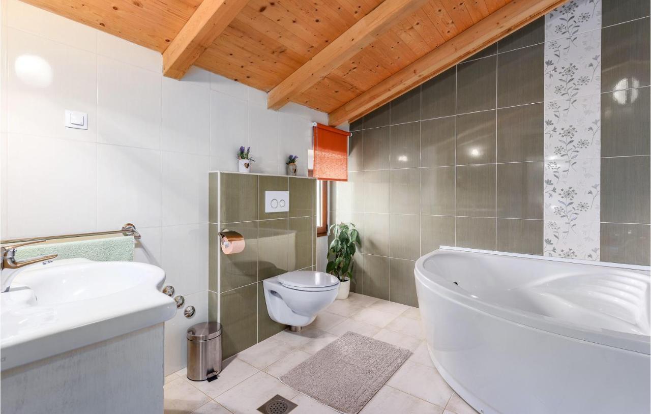 Cozy Home In Pamici With Kitchen Eksteriør bilde